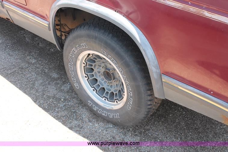 image for item I7969 1993 GMC Sonoma Club Coupe pickup truck