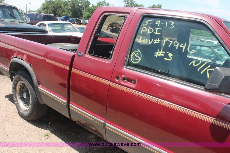 image for item I7969 1993 GMC Sonoma Club Coupe pickup truck