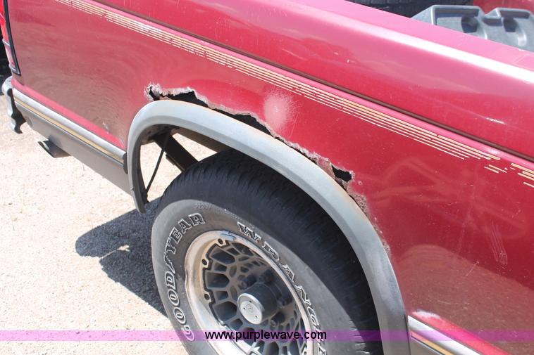 image for item I7969 1993 GMC Sonoma Club Coupe pickup truck