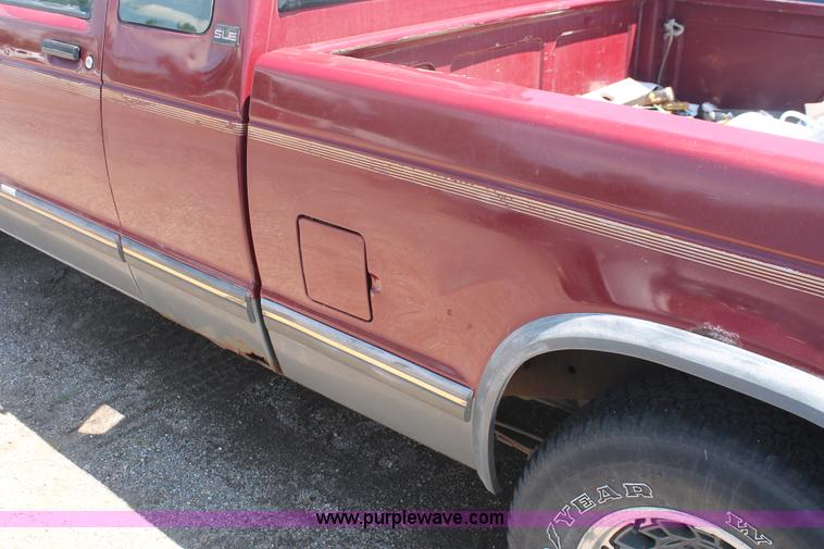 image for item I7969 1993 GMC Sonoma Club Coupe pickup truck