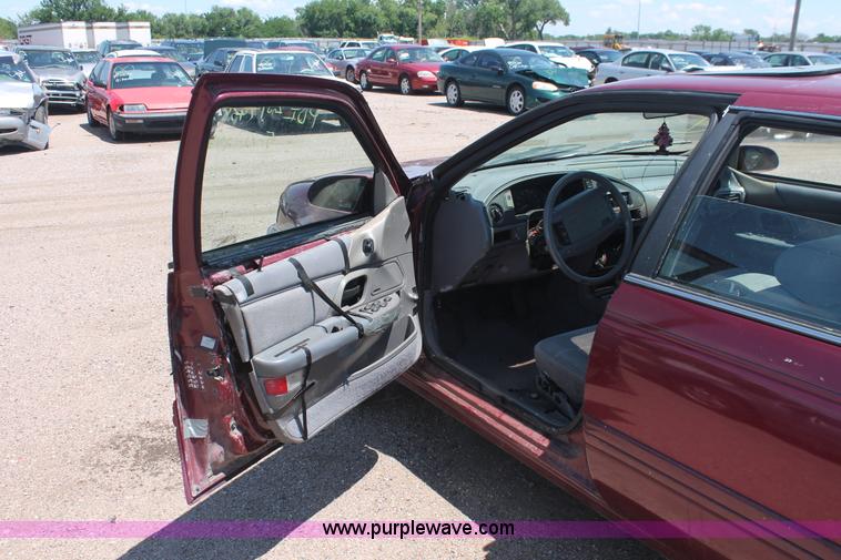 image for item I7970 1993 Ford Taurus LX