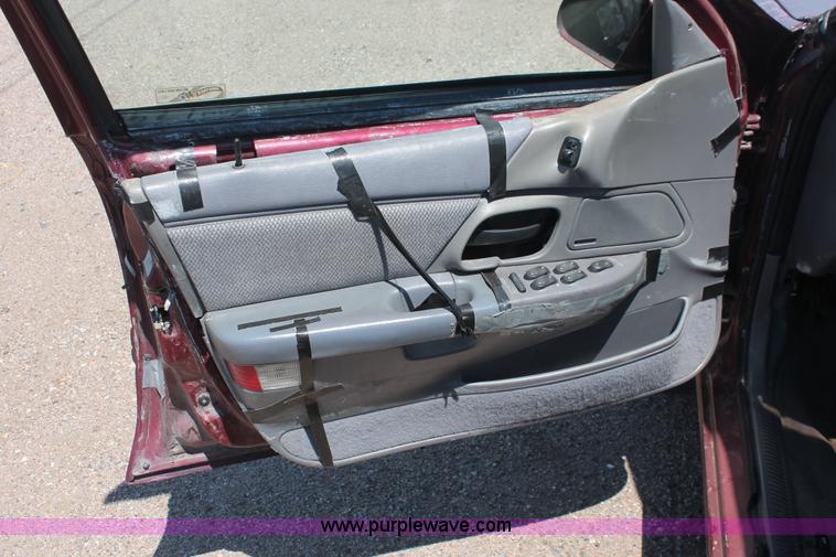 image for item I7970 1993 Ford Taurus LX
