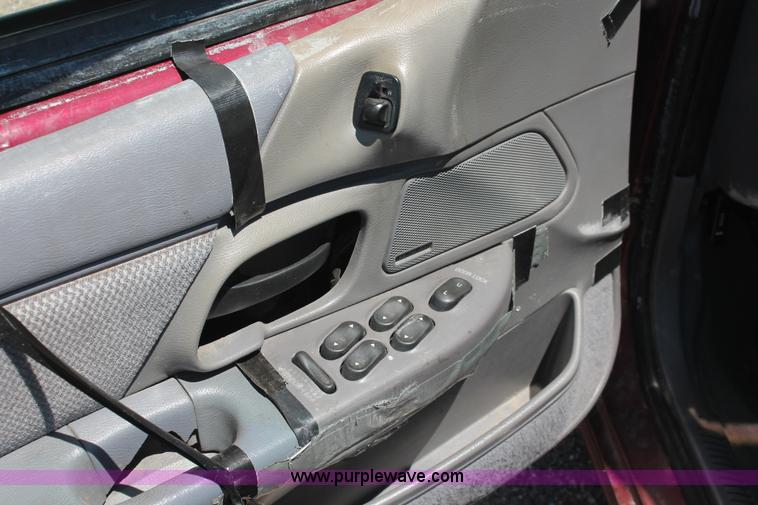 image for item I7970 1993 Ford Taurus LX