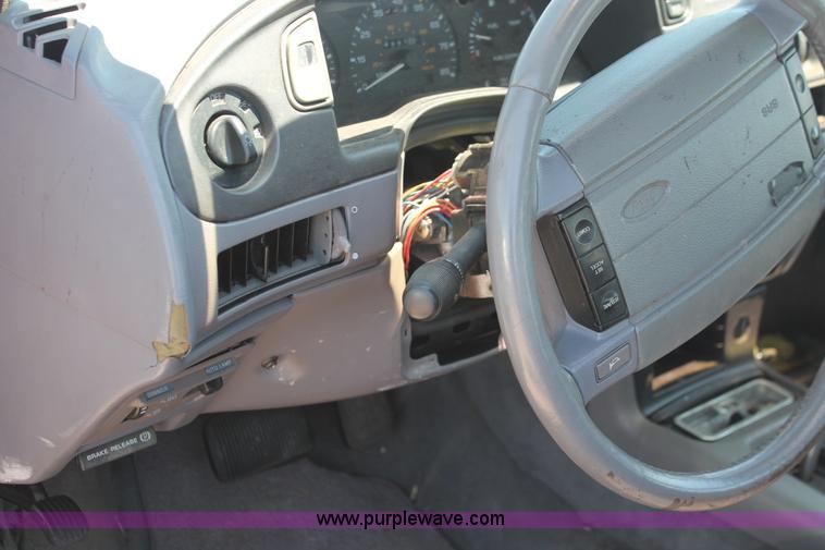 image for item I7970 1993 Ford Taurus LX