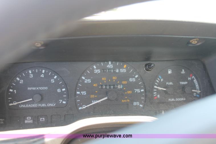 image for item I7970 1993 Ford Taurus LX