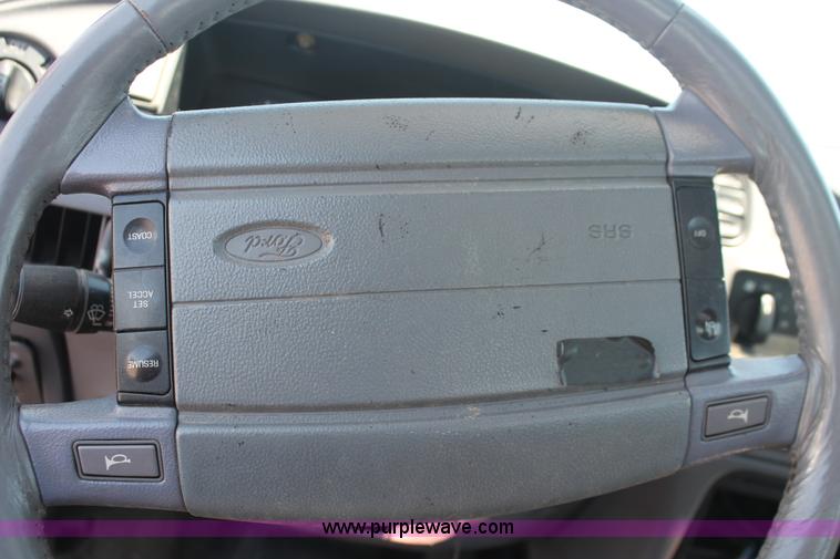 image for item I7970 1993 Ford Taurus LX