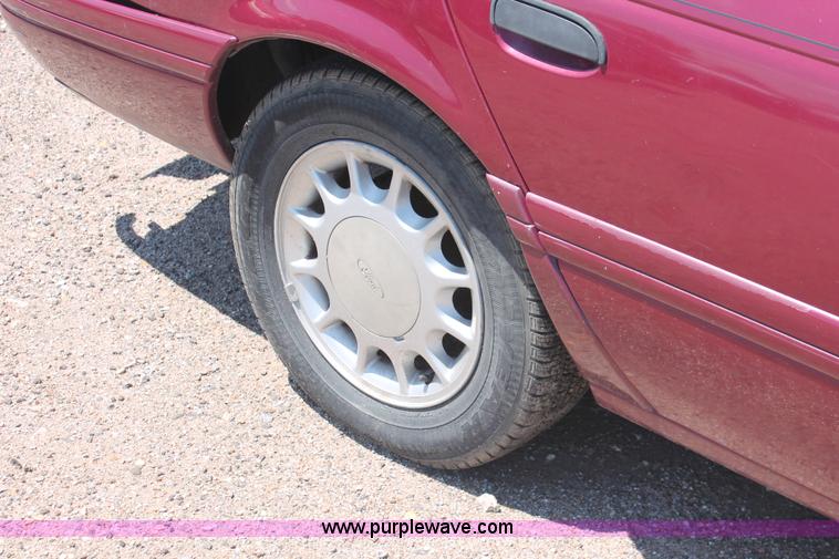image for item I7970 1993 Ford Taurus LX