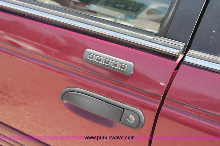 image for item I7970 1993 Ford Taurus LX