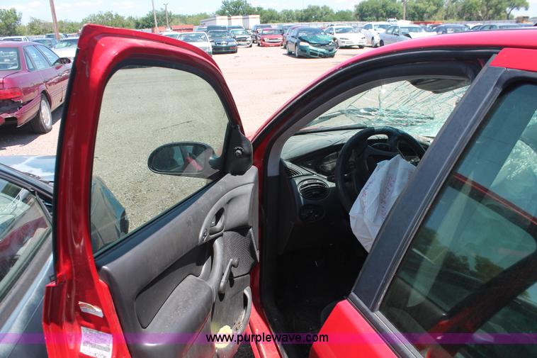 image for item I7972 2000 Ford Focus SE