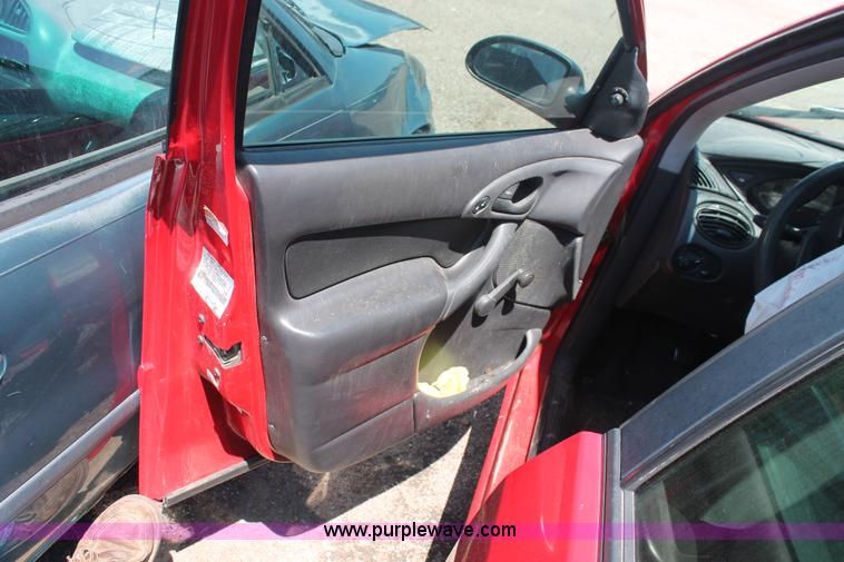 image for item I7972 2000 Ford Focus SE