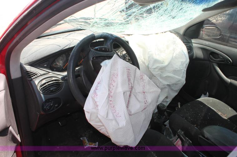 image for item I7972 2000 Ford Focus SE