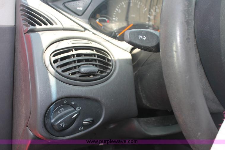 image for item I7972 2000 Ford Focus SE