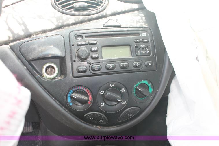 image for item I7972 2000 Ford Focus SE