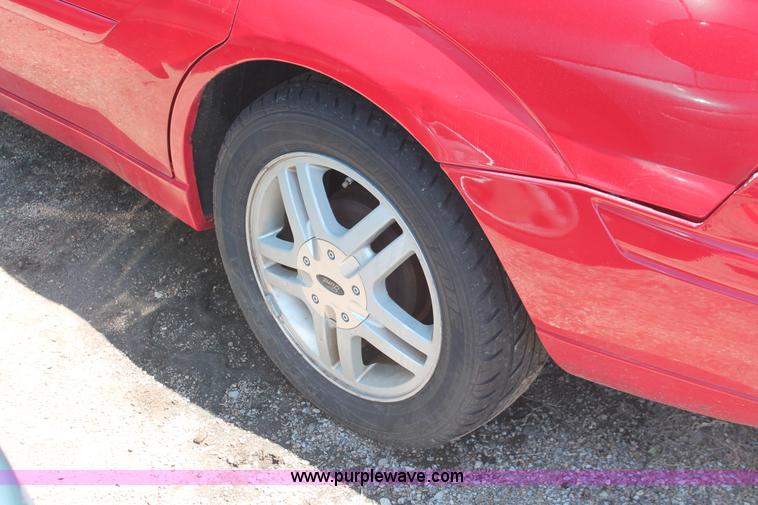 image for item I7972 2000 Ford Focus SE