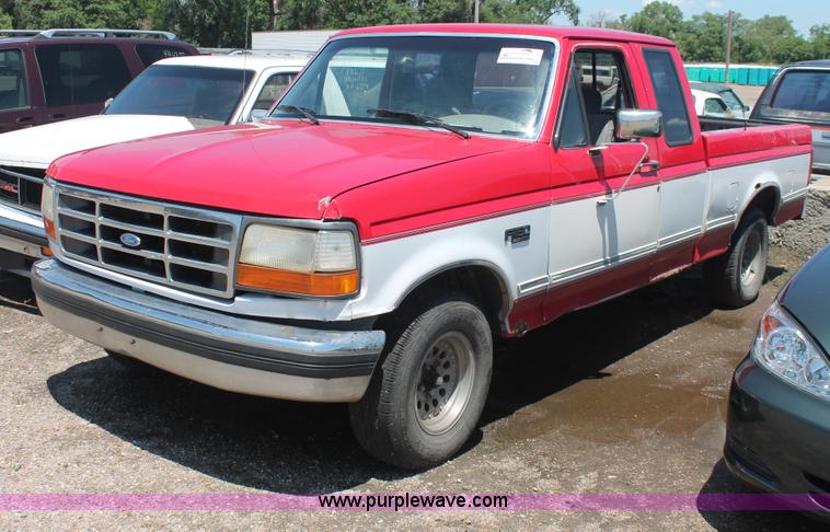 image for item I7976 1994 Ford F150 XLT SuperCab pickup truck