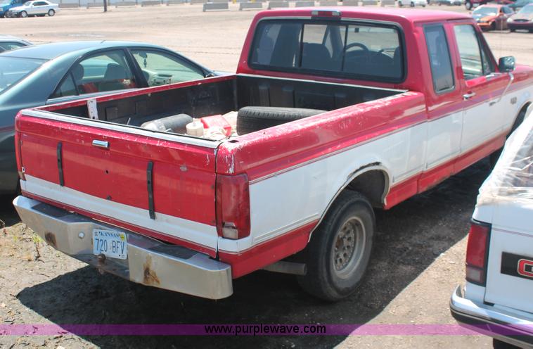 image for item I7976 1994 Ford F150 XLT SuperCab pickup truck