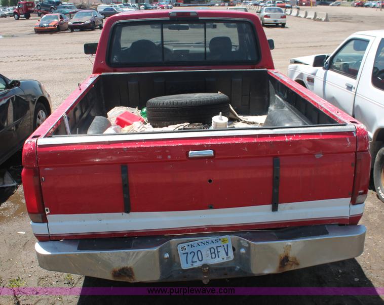 image for item I7976 1994 Ford F150 XLT SuperCab pickup truck