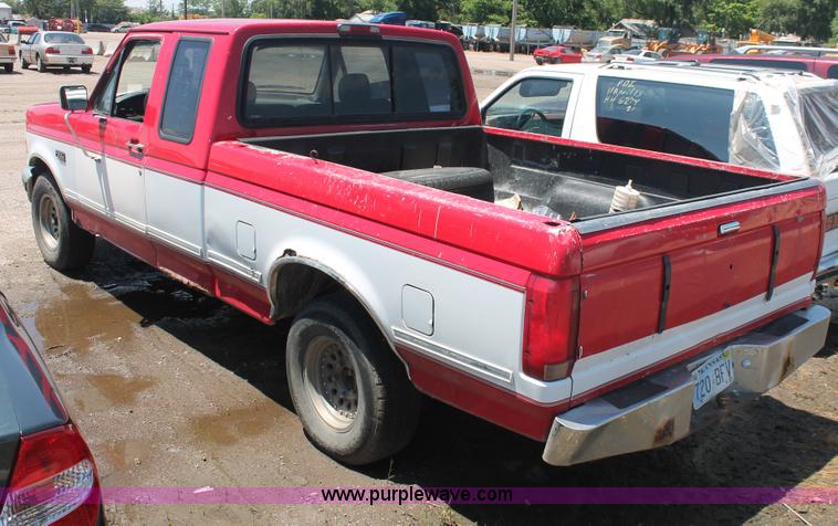 image for item I7976 1994 Ford F150 XLT SuperCab pickup truck