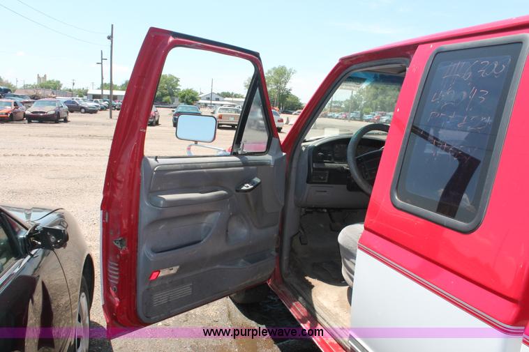 image for item I7976 1994 Ford F150 XLT SuperCab pickup truck