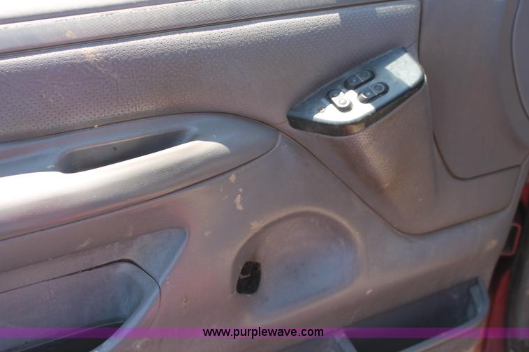 image for item I7976 1994 Ford F150 XLT SuperCab pickup truck