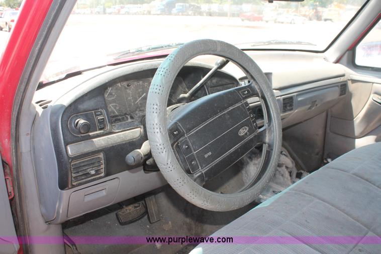 image for item I7976 1994 Ford F150 XLT SuperCab pickup truck