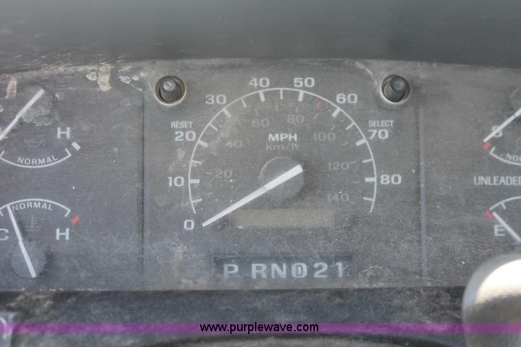 image for item I7976 1994 Ford F150 XLT SuperCab pickup truck