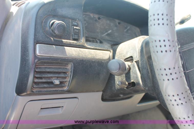 image for item I7976 1994 Ford F150 XLT SuperCab pickup truck