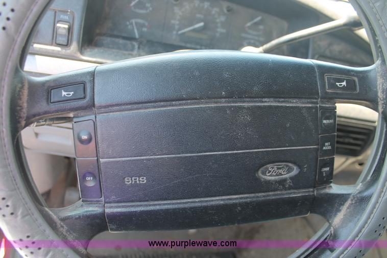 image for item I7976 1994 Ford F150 XLT SuperCab pickup truck