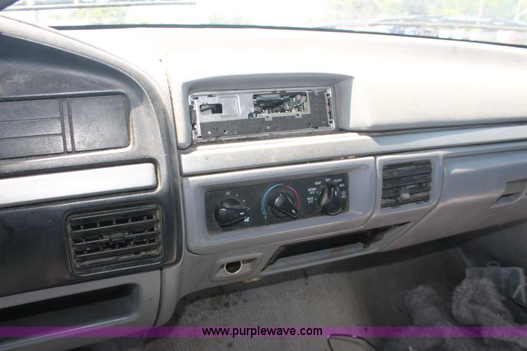 image for item I7976 1994 Ford F150 XLT SuperCab pickup truck