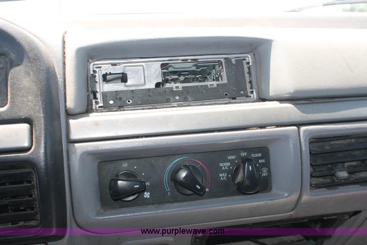 image for item I7976 1994 Ford F150 XLT SuperCab pickup truck