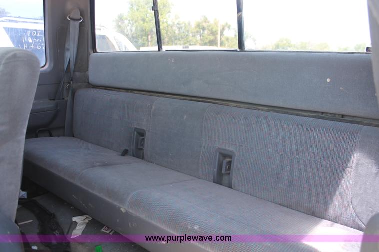 image for item I7976 1994 Ford F150 XLT SuperCab pickup truck