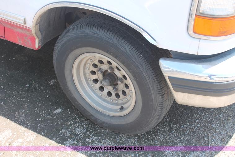 image for item I7976 1994 Ford F150 XLT SuperCab pickup truck