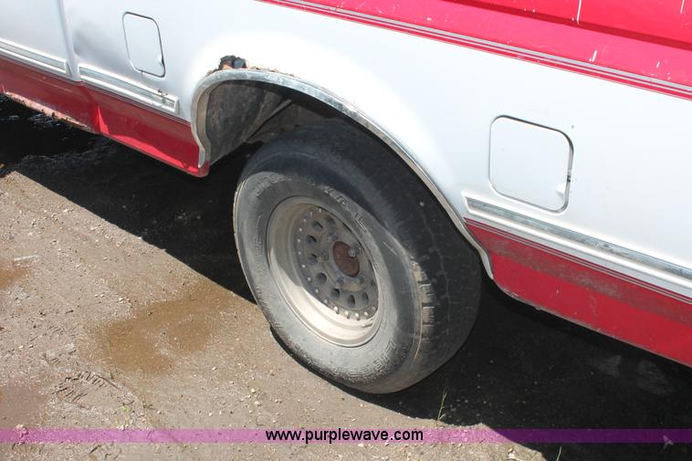 image for item I7976 1994 Ford F150 XLT SuperCab pickup truck