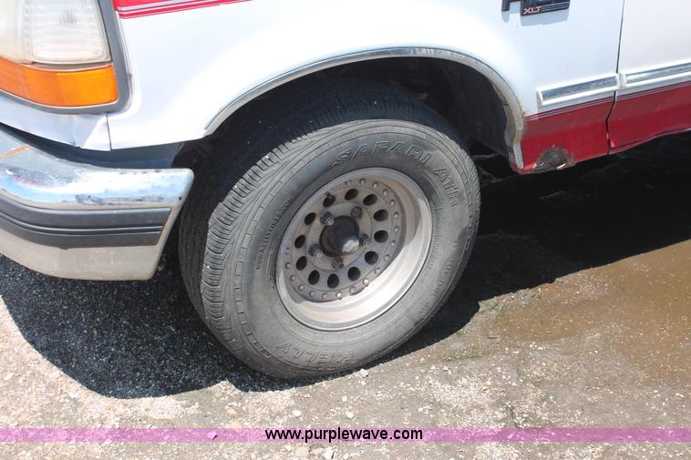 image for item I7976 1994 Ford F150 XLT SuperCab pickup truck