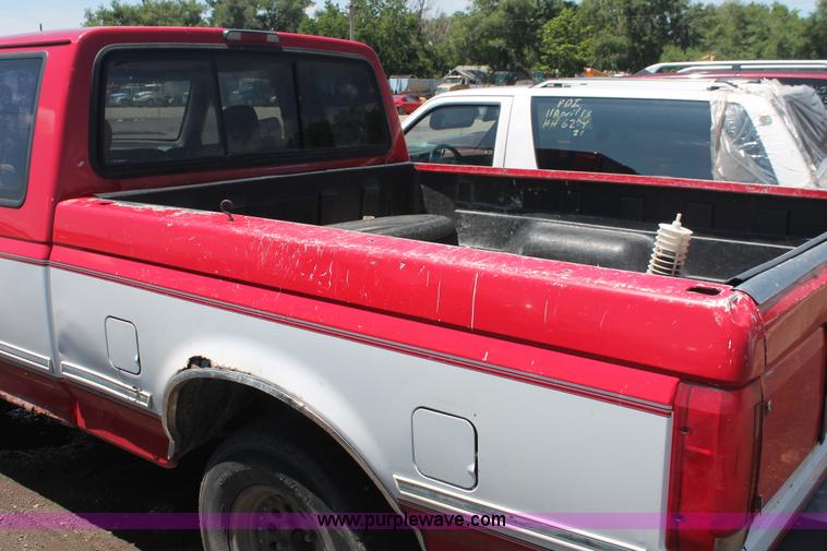 image for item I7976 1994 Ford F150 XLT SuperCab pickup truck