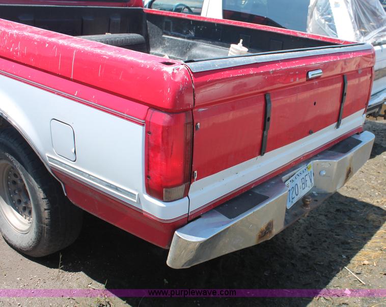 image for item I7976 1994 Ford F150 XLT SuperCab pickup truck