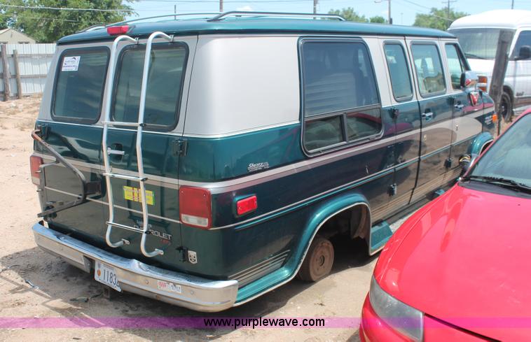 image for item I7977 1995 Chevrolet G20 Sport van
