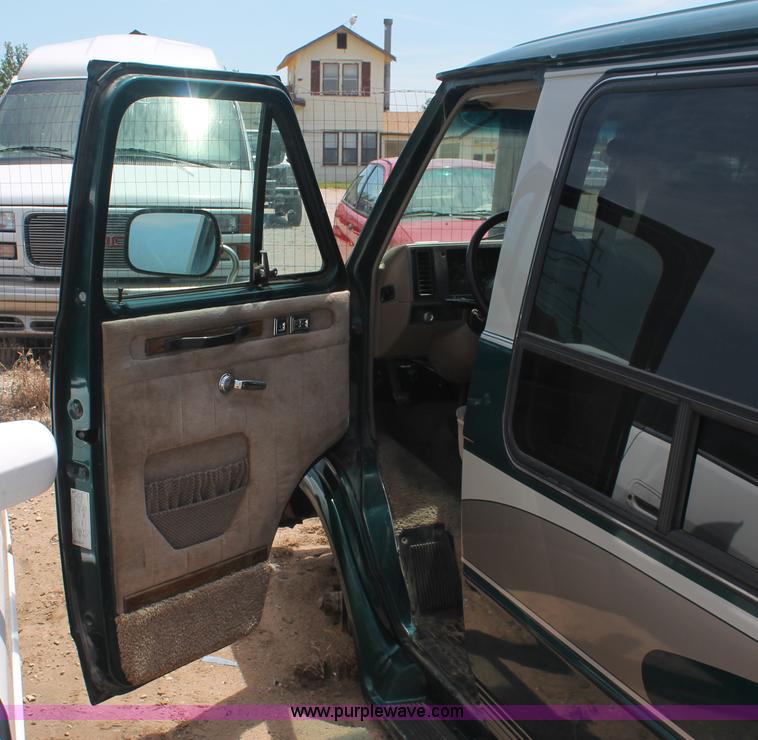 image for item I7977 1995 Chevrolet G20 Sport van