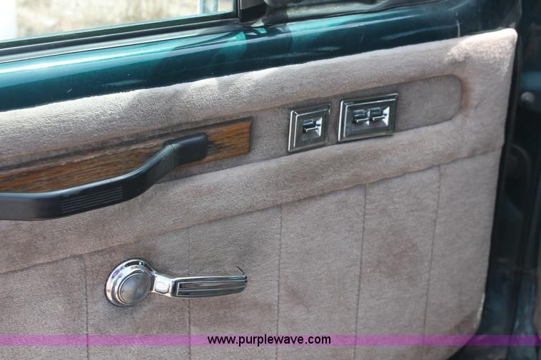 image for item I7977 1995 Chevrolet G20 Sport van