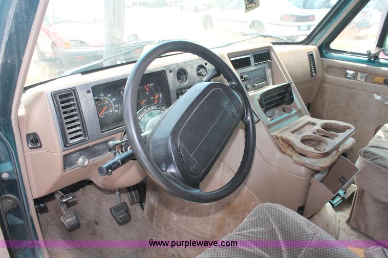 image for item I7977 1995 Chevrolet G20 Sport van