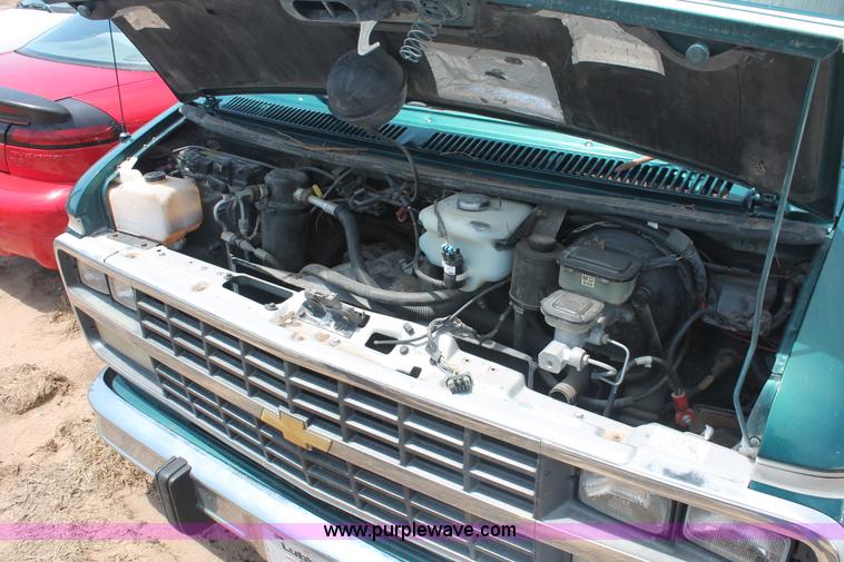 image for item I7977 1995 Chevrolet G20 Sport van