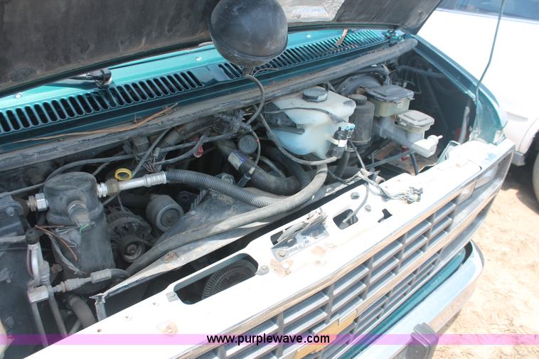 image for item I7977 1995 Chevrolet G20 Sport van