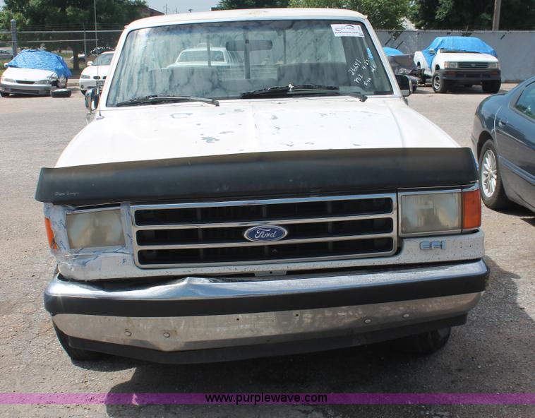 image for item I7980 1990 Ford F150 XLT Lariat pickup truck