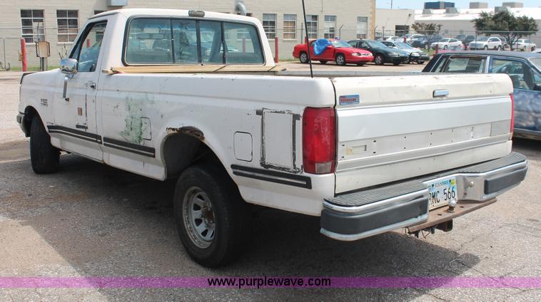 image for item I7980 1990 Ford F150 XLT Lariat pickup truck
