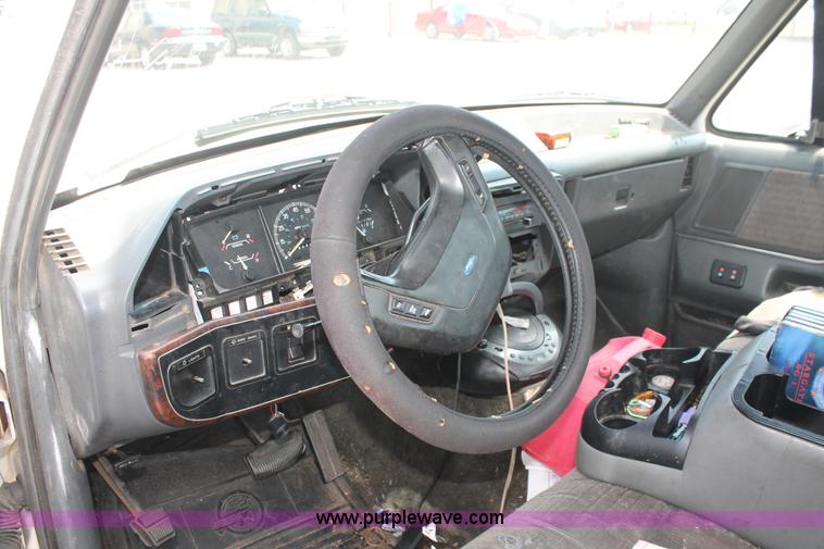 image for item I7980 1990 Ford F150 XLT Lariat pickup truck