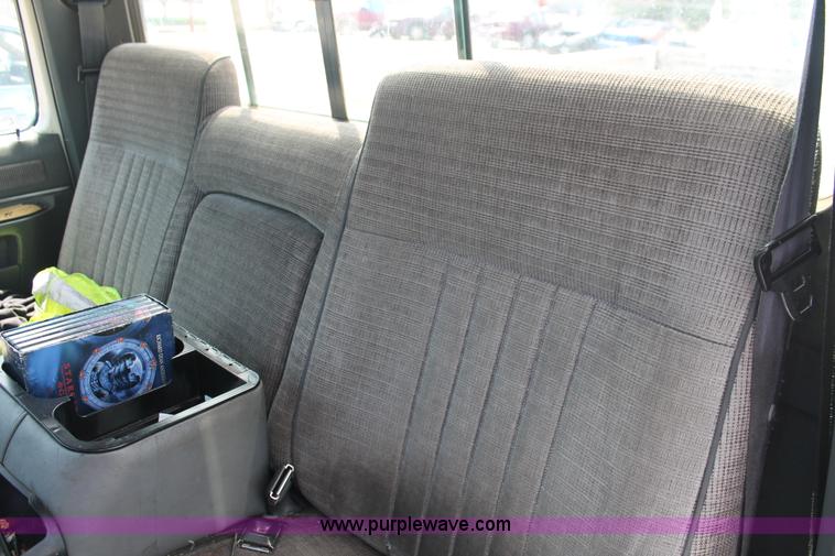 image for item I7980 1990 Ford F150 XLT Lariat pickup truck