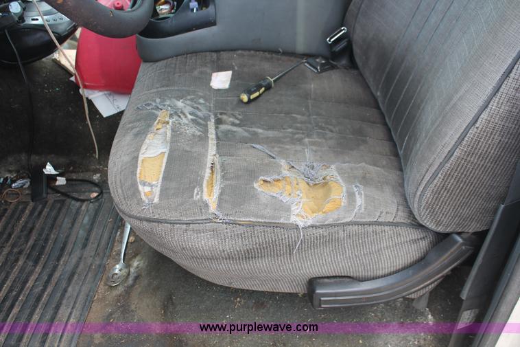 image for item I7980 1990 Ford F150 XLT Lariat pickup truck