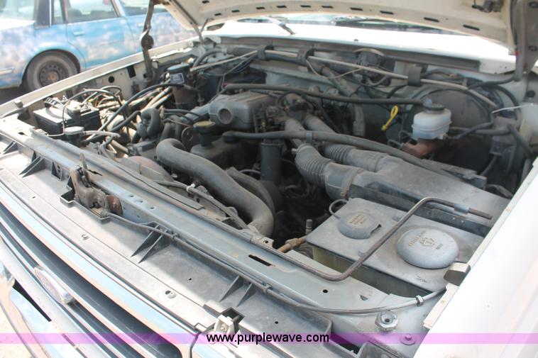 image for item I7980 1990 Ford F150 XLT Lariat pickup truck