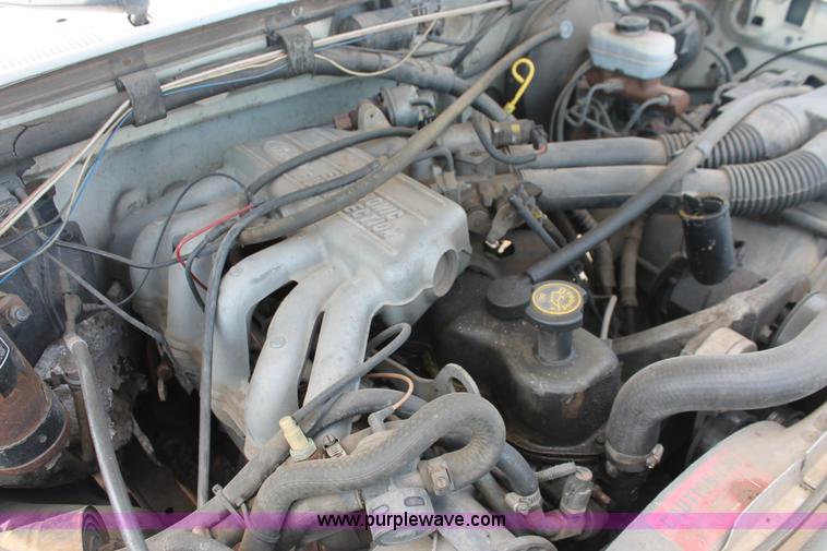 image for item I7980 1990 Ford F150 XLT Lariat pickup truck