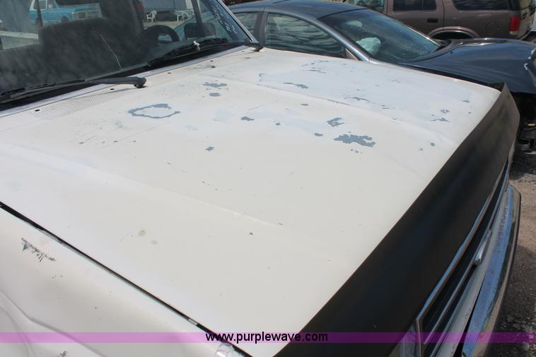 image for item I7980 1990 Ford F150 XLT Lariat pickup truck